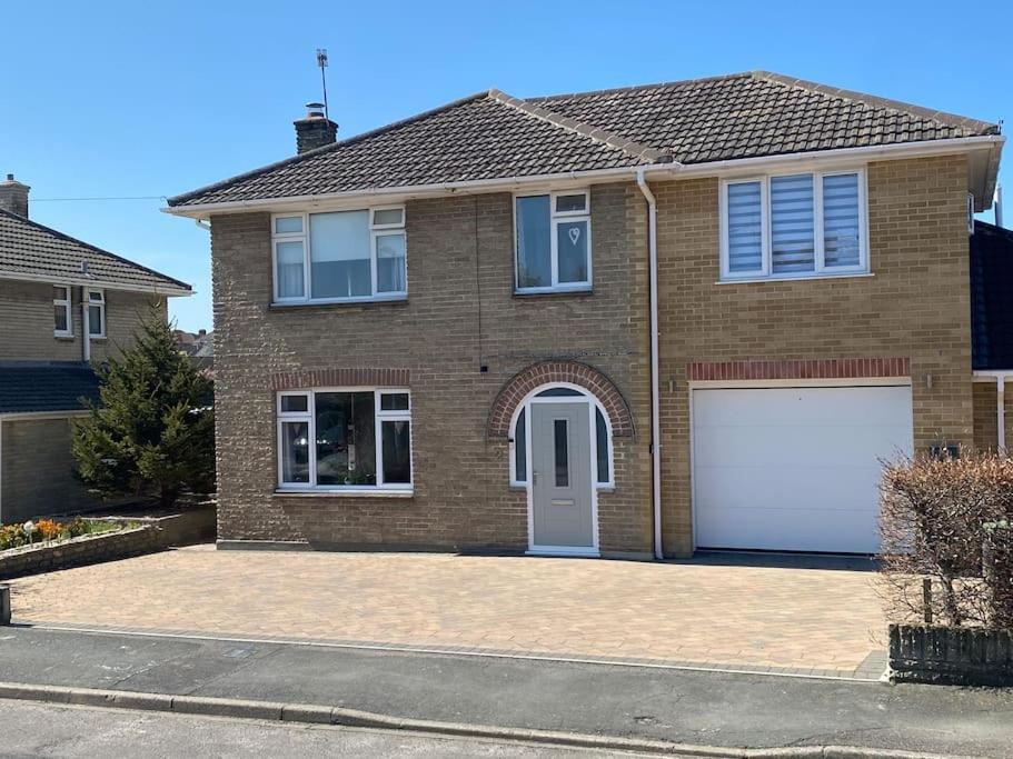 Modern 4 Bedroom House In Weymouth Sunny Corner Экстерьер фото